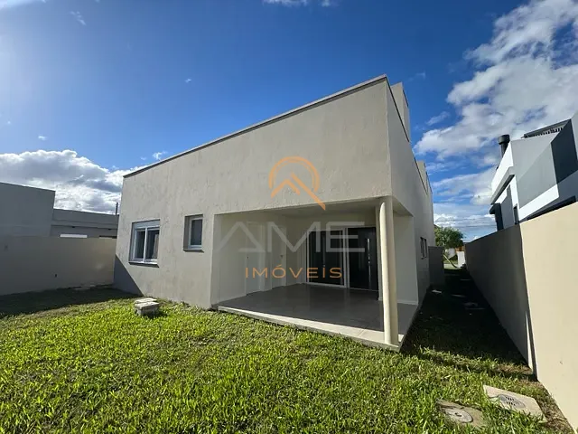 Casa com 400m² 3 quartos e 3 banheiros, à venda, no bairro Laranjal em Pelotas