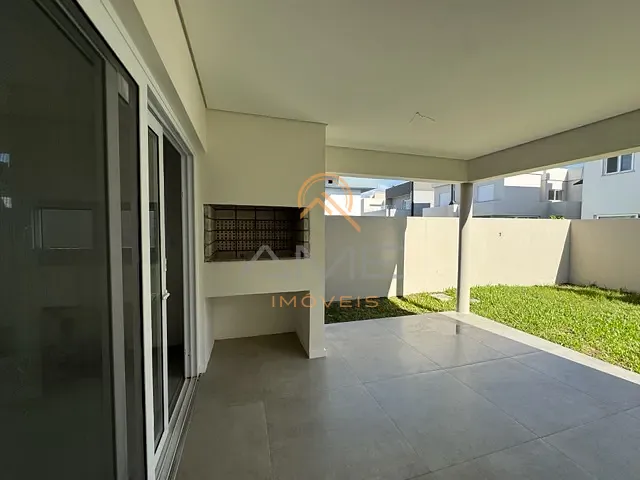 Casa com 400m² 3 quartos e 3 banheiros, à venda, no bairro Laranjal em Pelotas