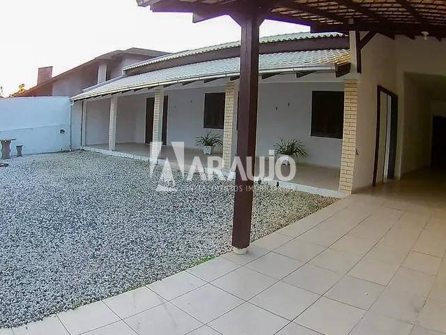 Casa com 370m² 3 quartos e 2 banheiros, à venda, no bairro Centro em Penha