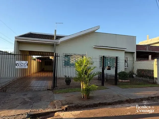 Casa 3 quartos e 2 banheiros, à venda, no bairro Jd Santa Rosa em Mandaguaçu