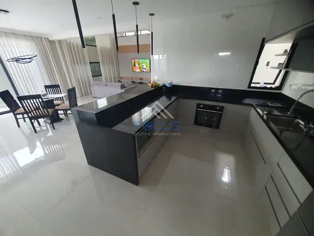 Casa com 300m² 4 quartos e 5 banheiros, à venda, no bairro Parque Cecap em Jundiaí