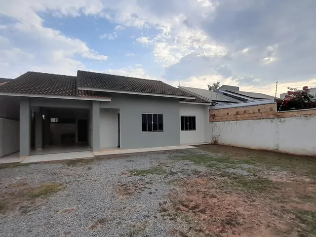 Casa 3 quartos e 2 banheiros, à venda ou para alugar, no bairro Residencial das Acácias em Nova Mutum