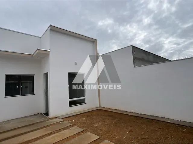 Casa com 180m² 2 quartos e 2 banheiros, à venda, no bairro São Francisco em Araçuaí