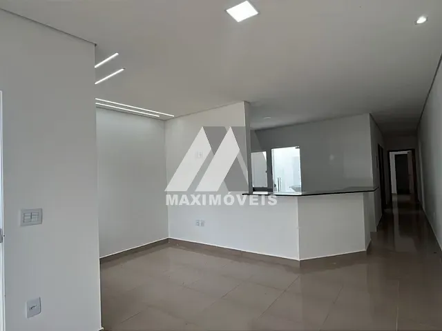 Casa com 180m² 2 quartos e 2 banheiros, à venda, no bairro São Francisco em Araçuaí