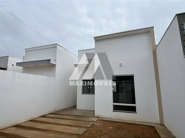 Casa com 180m² 2 quartos e 2 banheiros, à venda, no bairro São Francisco em Araçuaí