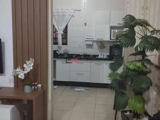 Casa com 260m² 3 quartos e 3 banheiros, à venda, no bairro Califórnia em Londrina