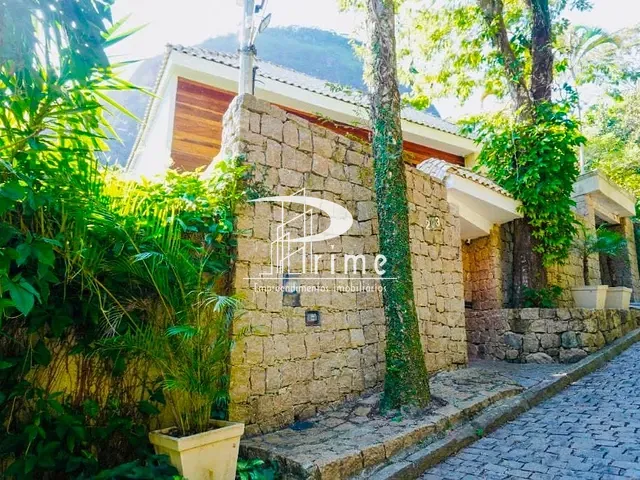 Casa com 220m² 4 quartos e 2 banheiros, à venda, no bairro Barra da Tijuca em Rio de Janeiro