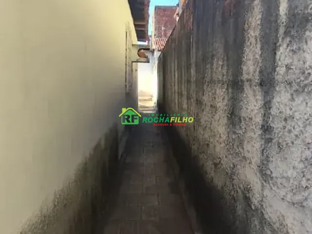 Casa com 300m², à venda, no bairro Lourival Parente em Teresina