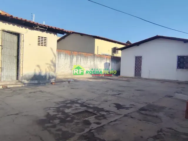 Casa com 300m², à venda, no bairro Lourival Parente em Teresina