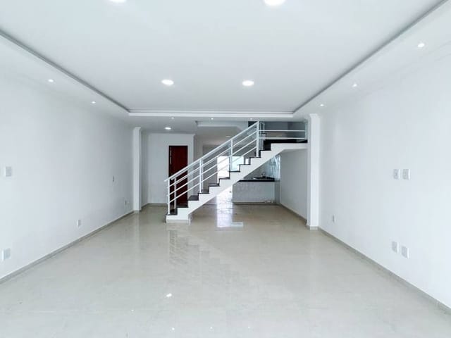 Casa com 200m² 3 quartos e 3 banheiros, à venda, no bairro Lagoa em Macaé