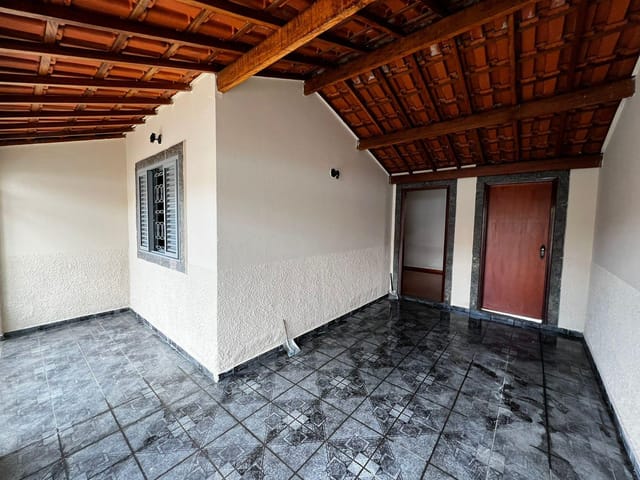 Casa 3 quartos e 2 banheiros, para alugar, no bairro Jardim Olímpico em Pouso Alegre