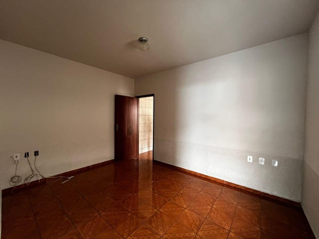 Casa 3 quartos e 2 banheiros, para alugar, no bairro Jardim Olímpico em Pouso Alegre