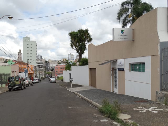 Casa com 1000m² 4 quartos e 7 banheiros, à venda, no bairro Centro em Ponta Grossa