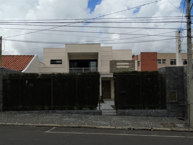 Casa com 1000m² 4 quartos e 7 banheiros, à venda, no bairro Centro em Ponta Grossa