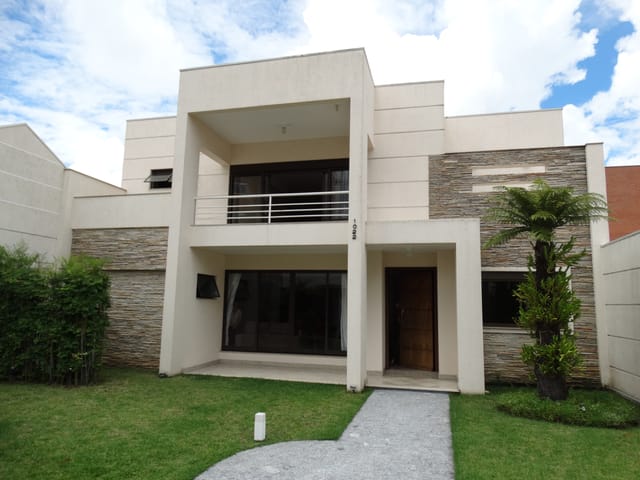 Casa com 1000m² 4 quartos e 7 banheiros, à venda, no bairro Centro em Ponta Grossa