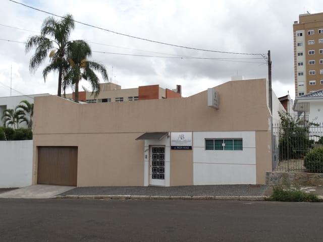 Casa com 1000m² 4 quartos e 7 banheiros, à venda, no bairro Centro em Ponta Grossa