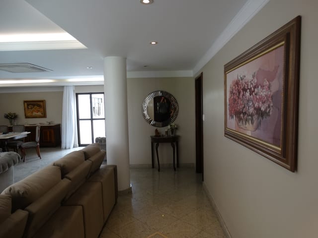 Casa com 1000m² 4 quartos e 7 banheiros, à venda, no bairro Centro em Ponta Grossa
