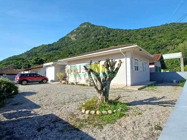 Casa 3 quartos e 1 banheiro, à venda, no bairro Armação do Pântano do Sul em Florianópolis