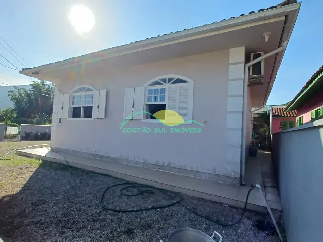 Casa 3 quartos e 1 banheiro, à venda, no bairro Armação do Pântano do Sul em Florianópolis