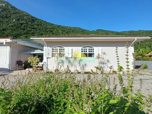Casa 3 quartos e 1 banheiro, à venda, no bairro Armação do Pântano do Sul em Florianópolis