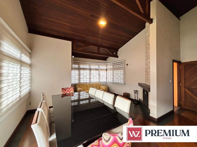 Casa com 950m² 3 quartos e 4 banheiros, à venda, no bairro Uvaranas em Ponta Grossa
