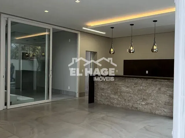 Casa com 372m² 3 quartos e 5 banheiros, à venda, no bairro Jardim Itália em Cuiabá