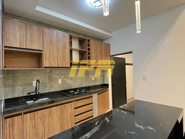 Casa 3 quartos e 3 banheiros, à venda, no bairro Condomínio Residencial e Comercial Laguna em Pindamonhangaba