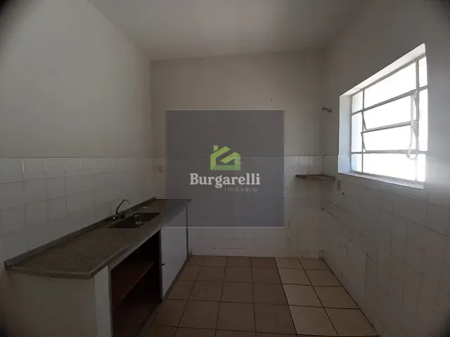 Casa 3 quartos e 1 banheiro, para alugar, no bairro Centro em Lavras