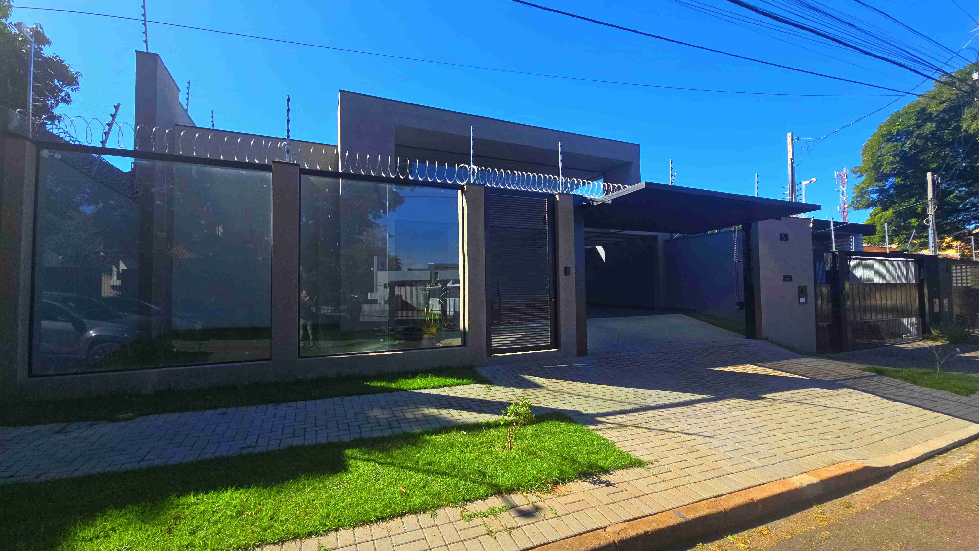 Casa à venda com 4 quartos, 320m² - Foto 1