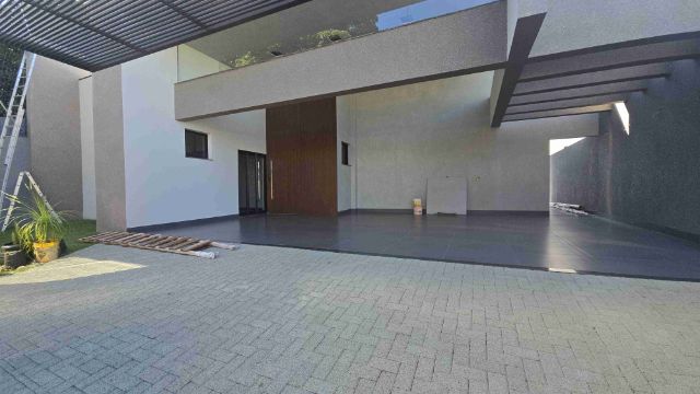 Casa 4 quartos e 6 banheiros, à venda, no bairro Zona 05 em Maringá