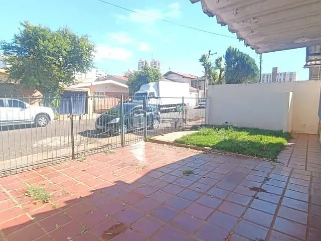 Casa com 300m² 3 quartos e 3 banheiros, para alugar, no bairro Jardim Santo Antônio em Londrina