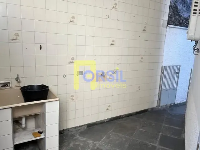 Casa com 303m² 4 quartos e 3 banheiros, à venda, no bairro Vila Sud Menuci em Mogi das Cruzes