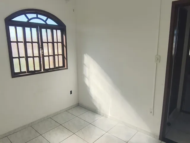 Casa 3 quartos e 2 banheiros, para alugar, no bairro Unamar (Tamoios) em Cabo Frio