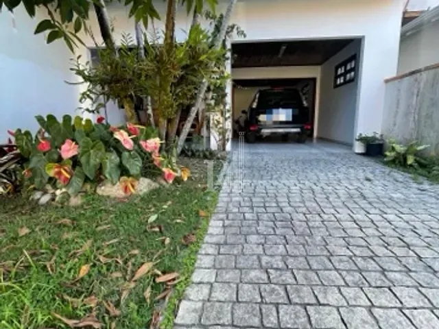 Casa com 301m² 3 quartos e 2 banheiros, à venda, no bairro Centro em Tijucas