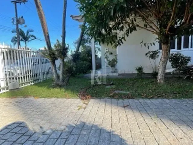 Casa com 301m² 3 quartos e 2 banheiros, à venda, no bairro Centro em Tijucas