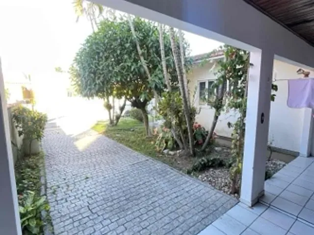 Casa com 301m² 3 quartos e 2 banheiros, à venda, no bairro Centro em Tijucas