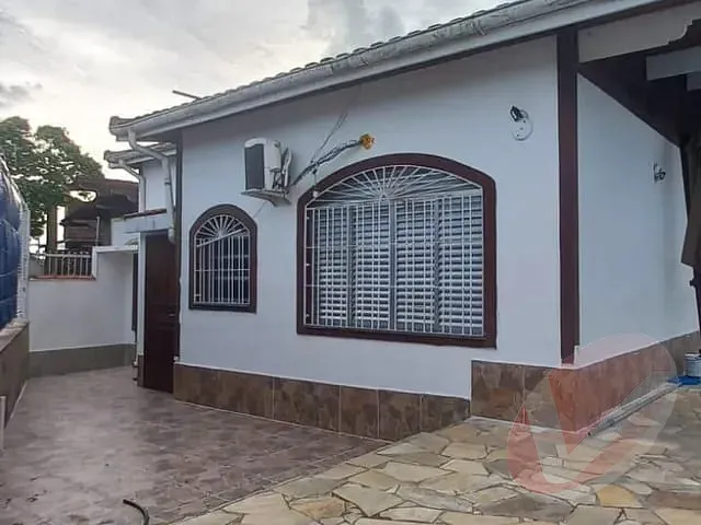Casa com 305m² 3 quartos e 3 banheiros, à venda, no bairro Jardim Imperador em Praia Grande