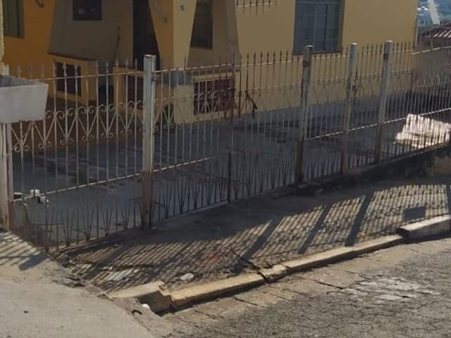 Casa com 967m² 12 quartos e 8 banheiros, à venda, no bairro Centro em Extrema