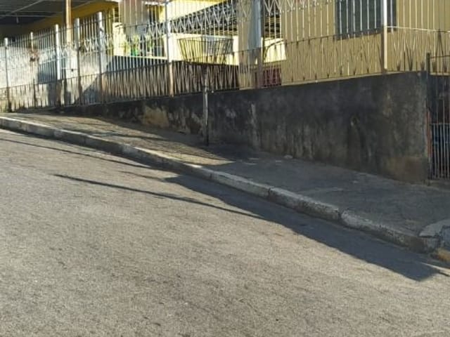 Casa com 967m² 12 quartos e 8 banheiros, à venda, no bairro Centro em Extrema
