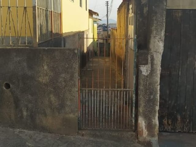 Casa com 967m² 12 quartos e 8 banheiros, à venda, no bairro Centro em Extrema