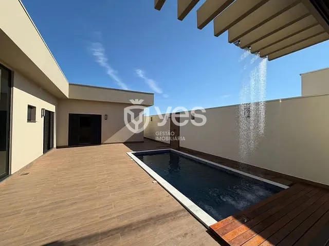 Casa 3 quartos e 3 banheiros, à venda, no bairro Loteamento Residencial Condomínio Villágio II em Araxá