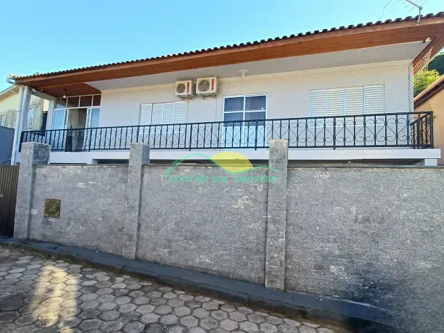 Casa 5 quartos e 4 banheiros, à venda, no bairro Tapera da Base em Florianópolis