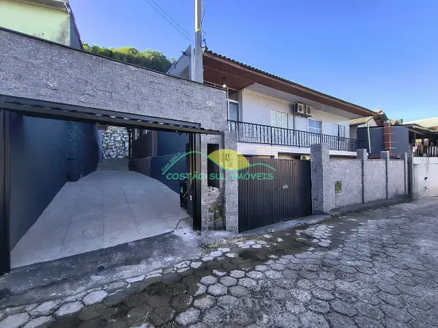 Casa 5 quartos e 4 banheiros, à venda, no bairro Tapera da Base em Florianópolis