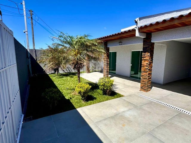 Casa com 300m² 3 quartos e 2 banheiros, à venda, no bairro Chapada em Ponta Grossa