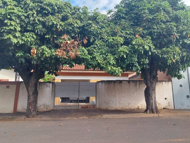 Casa com 250m² 3 quartos e 2 banheiros, à venda, no bairro Jardim São Paulo em Birigüi