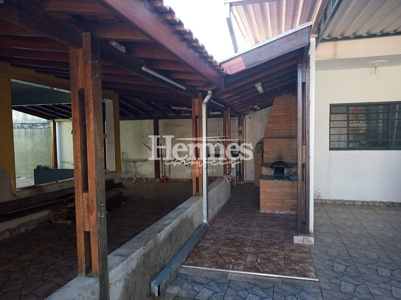 Casa à venda com 3 quartos, 240m² - Foto 1