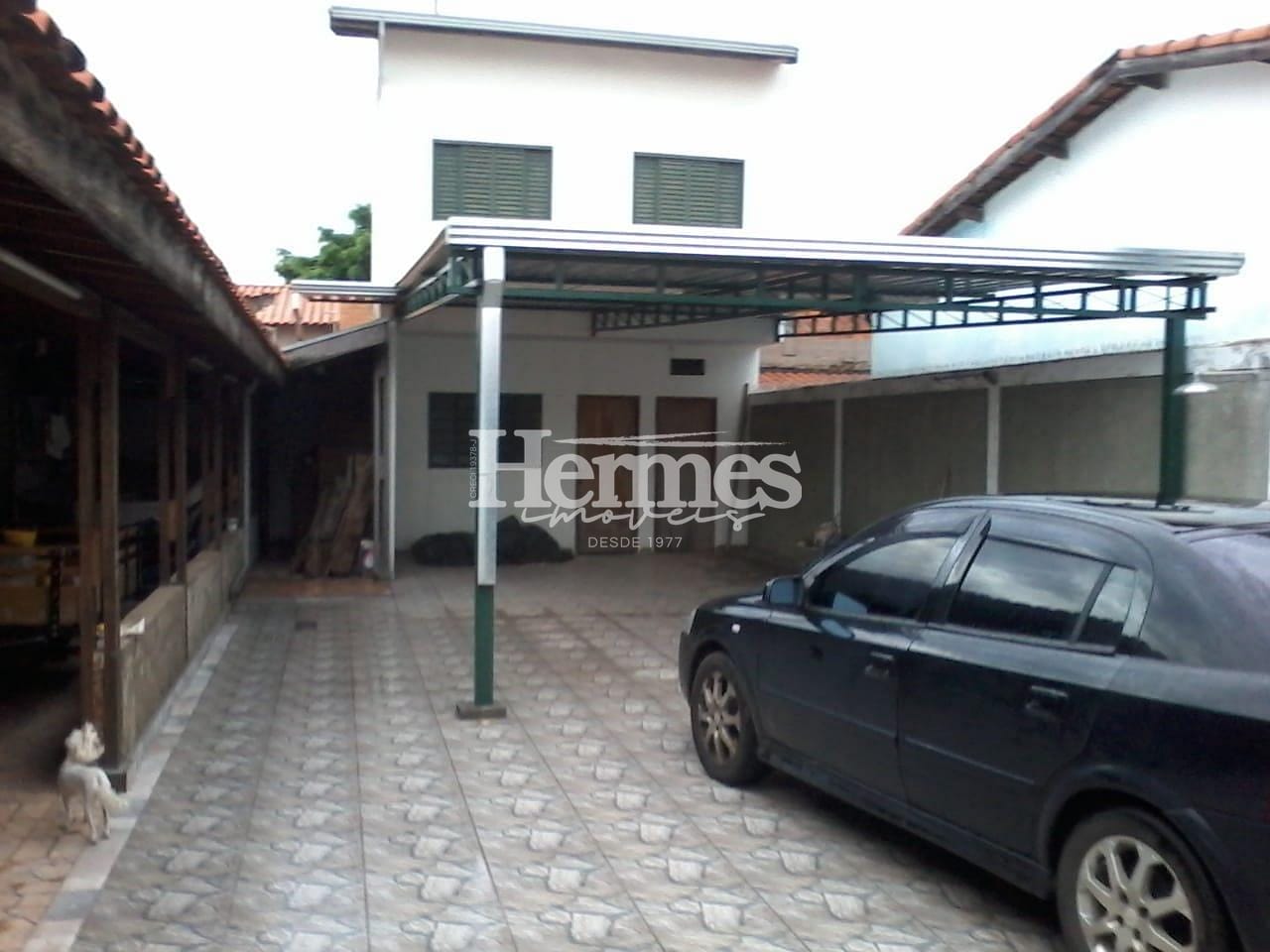 Casa à venda com 3 quartos, 240m² - Foto 2