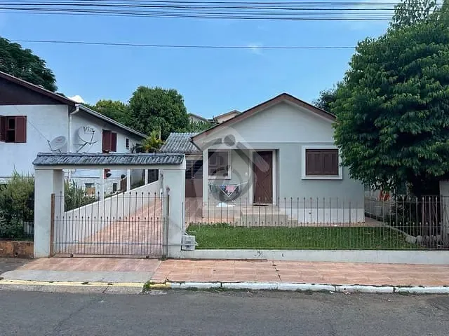 Casa com 100m² 3 quartos e 2 banheiros, à venda, no bairro Alesgut em Teutônia