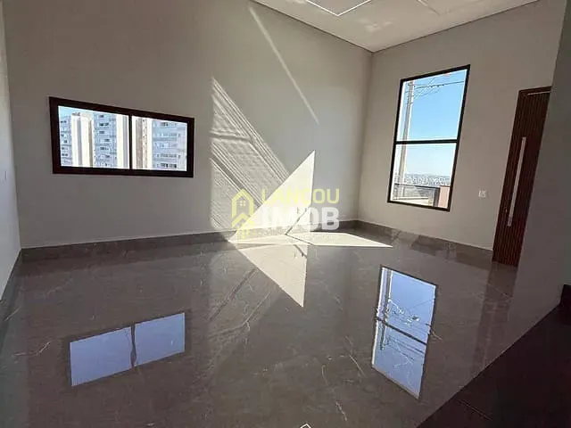 Casa com 260m² 3 quartos e 2 banheiros, à venda, no bairro Vila Rio Branco em Jundiaí