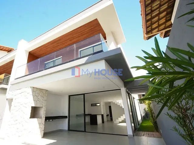 Casa com 240m² 4 quartos e 5 banheiros, à venda, no bairro Nossa Senhora da Vitória em Ilhéus